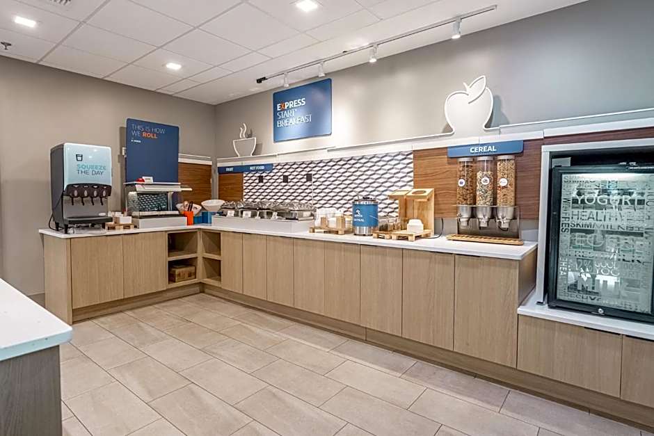 Holiday Inn Express Hotel & Suites Cocoa Beach By IHG