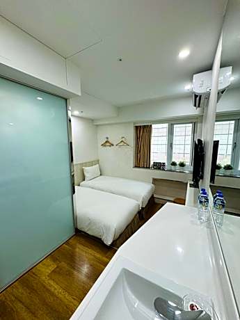 Superior Twin Room with City View