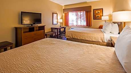 Queen Room with Two Queen Beds - Pet Friendly