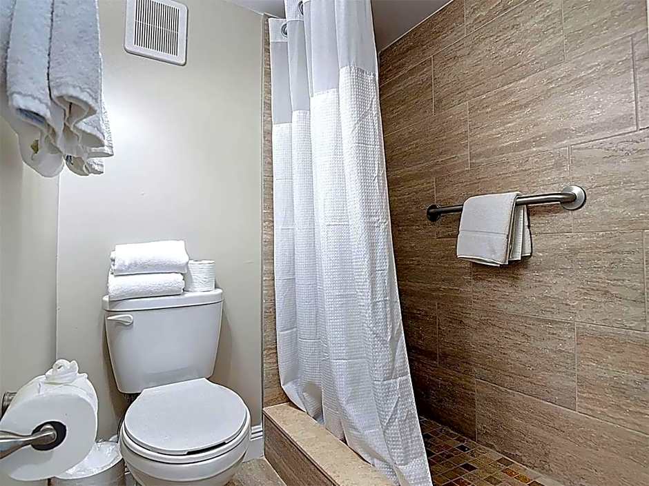 Cove Inn on Naples Bay