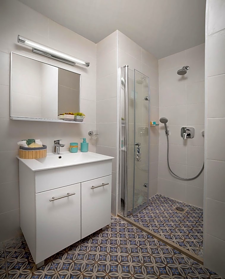 Diana Seaport Apartments