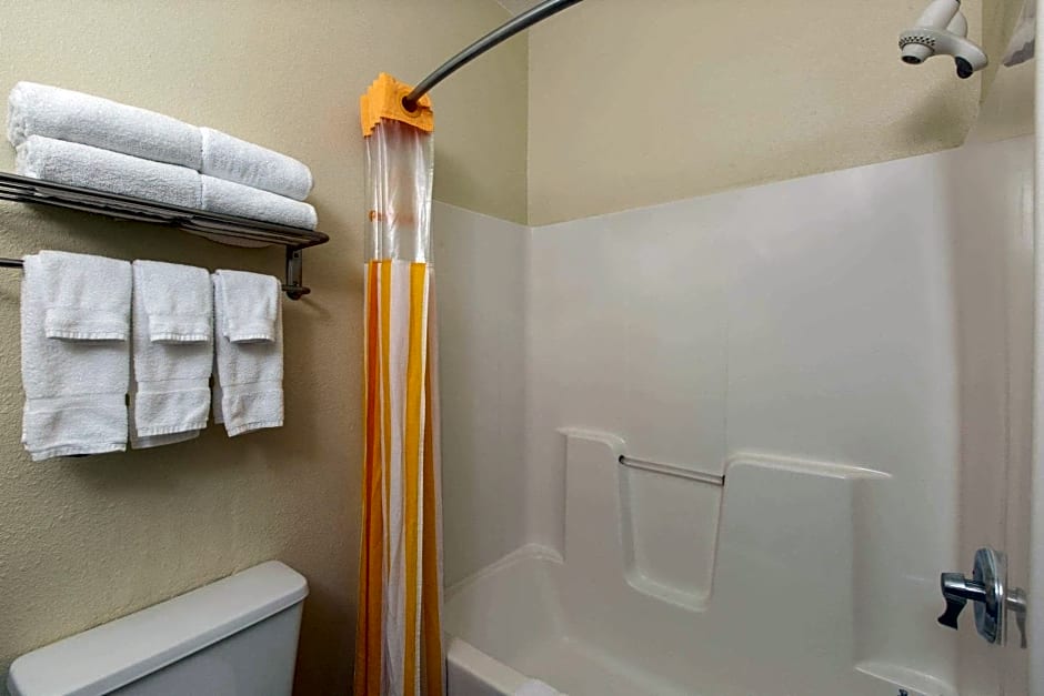 La Quinta Inn & Suites by Wyndham Lincoln