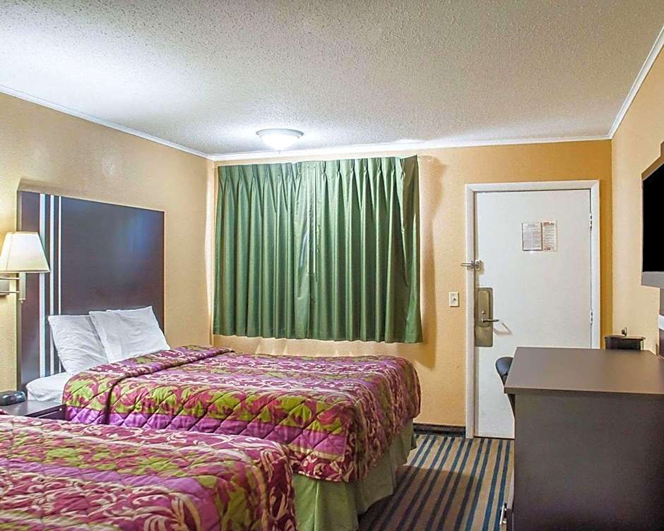 Amherst Inn & Suites