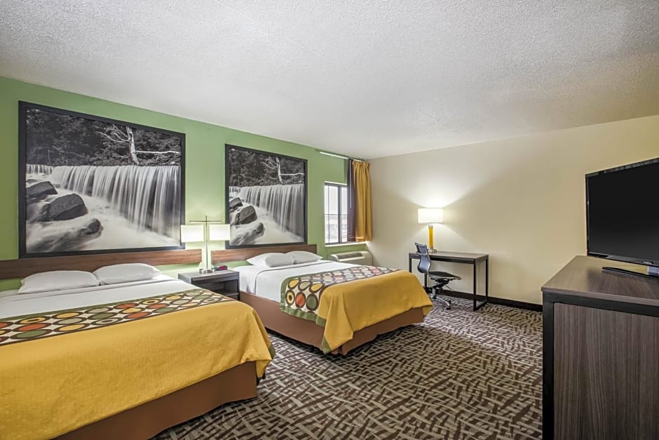 Super 8 by Wyndham Wichita East