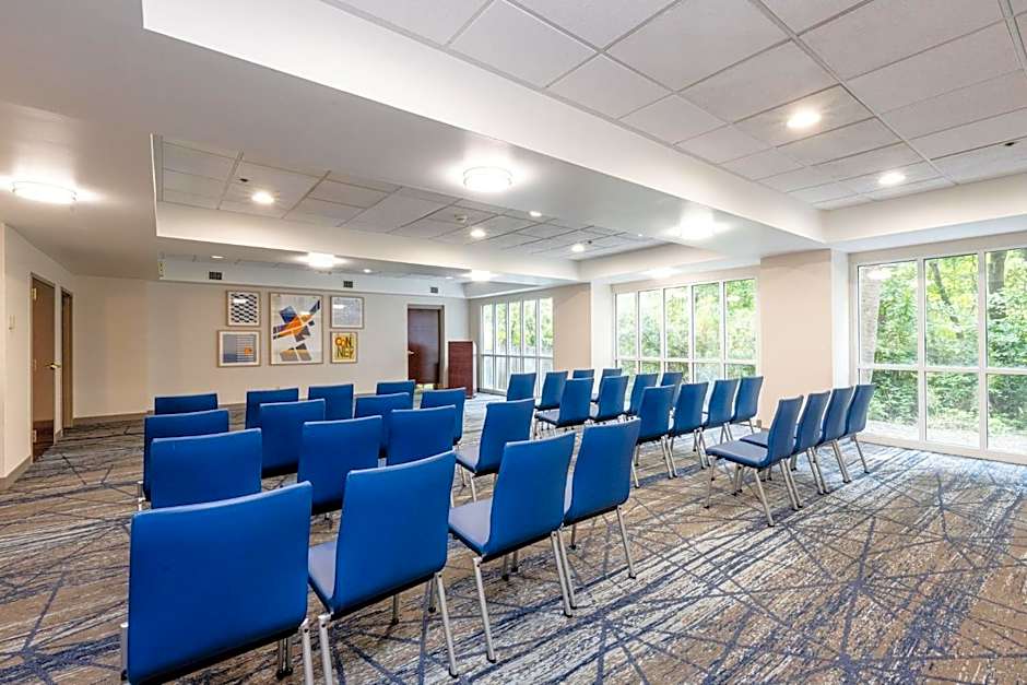 Holiday Inn Express Hotel & Suites Charleston-Ashley Phosphate By IHG