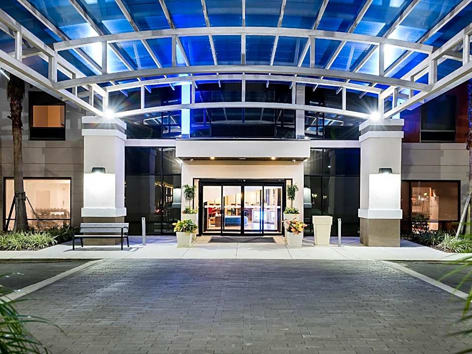 Holiday Inn Express & Suites Lakeland South By IHG