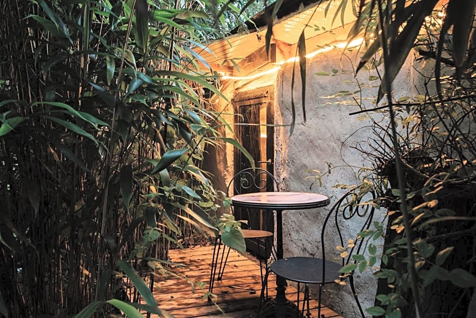 Les Cabanes Des Marais