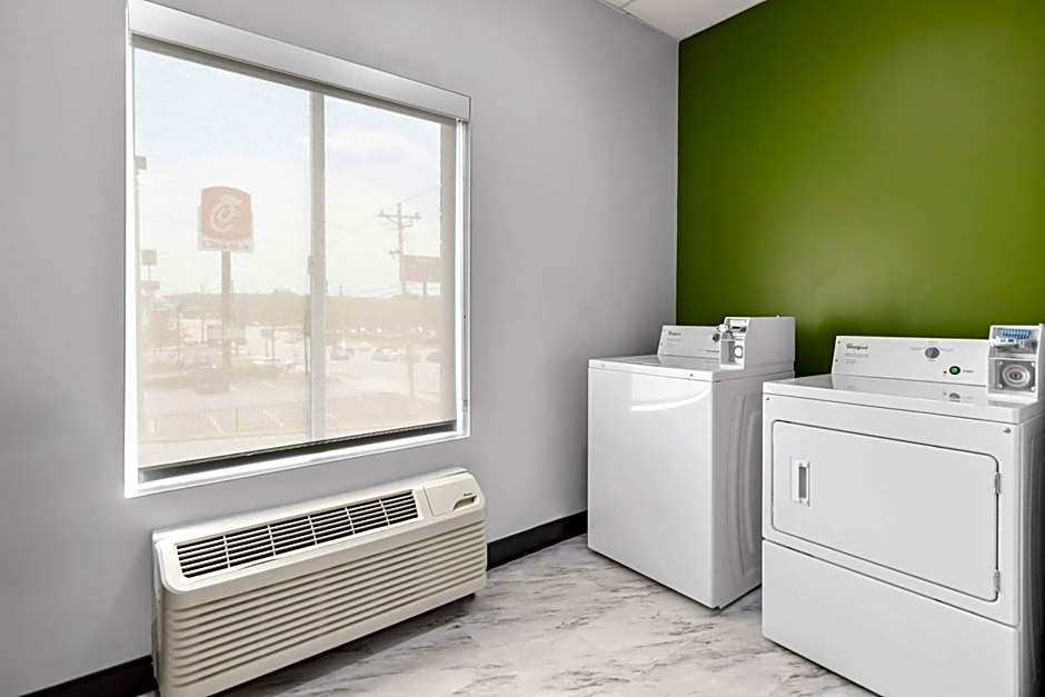 Spark by Hilton Commerce, GA