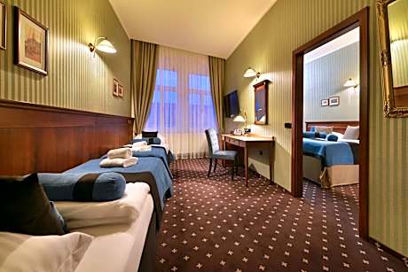Deluxe Family Suite