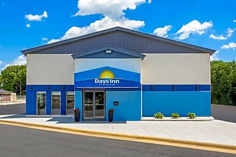 Days Inn by Wyndham La Crosse