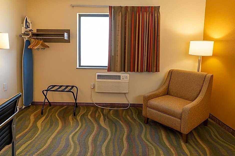 Travelodge by Wyndham Muskegon