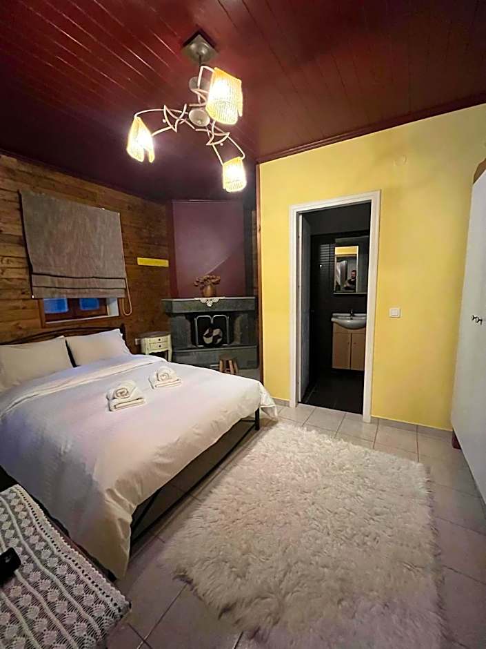 Ikojenia Traditional Lodge