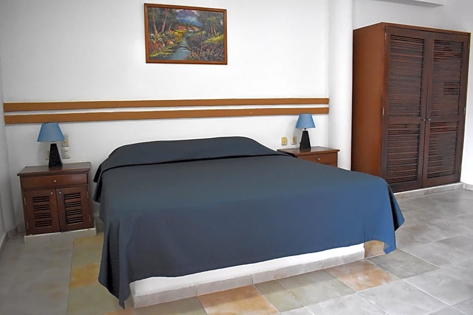 Hotel Plaza Almendros