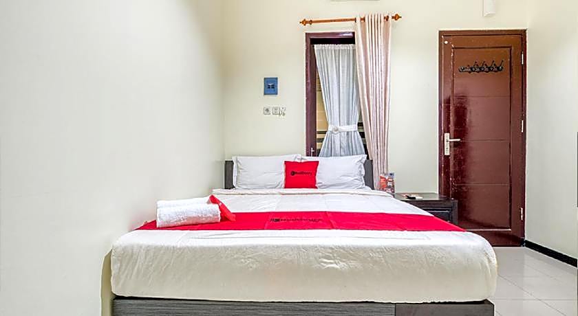 RedDoorz Syariah @ Ketintang Surabaya