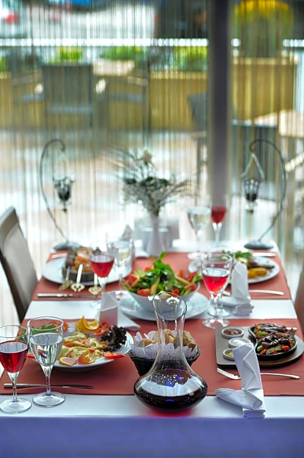 Rhiss Hotel Bostanci