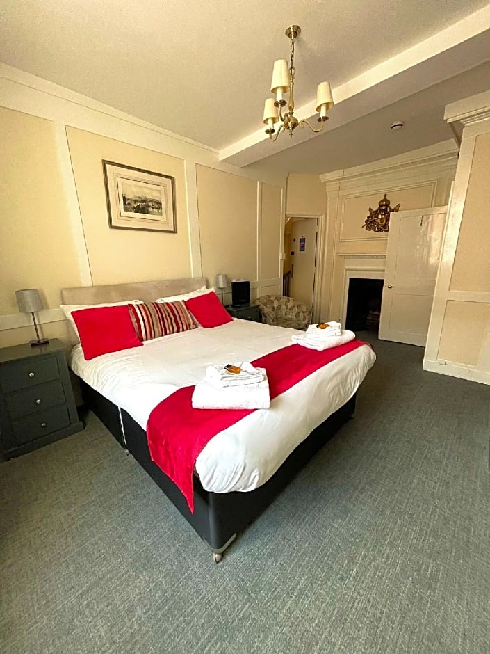 The Crown And Cushion