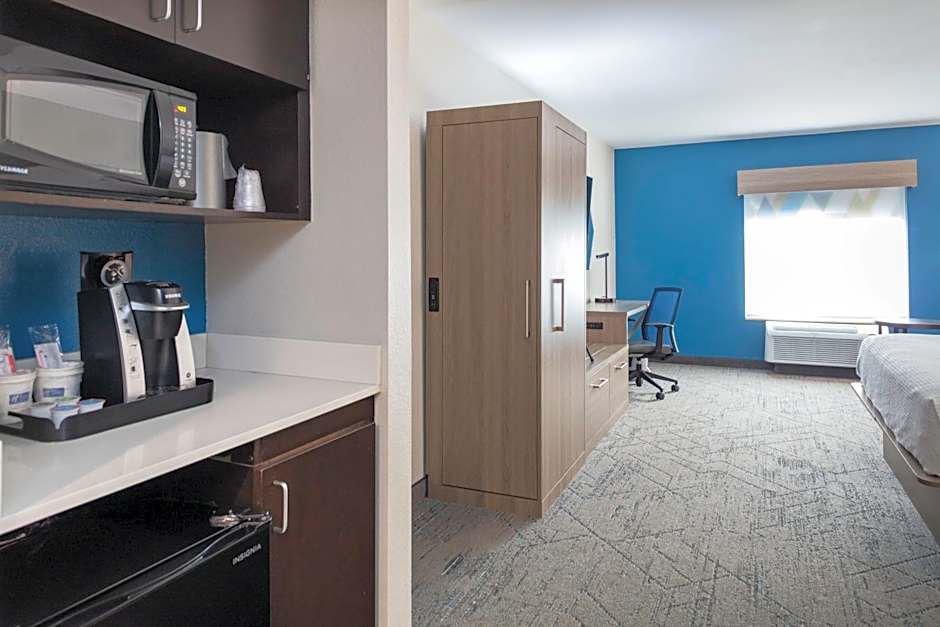 HOLIDAY INN EXPRESS & SUITES ROANOKE RAPIDS By IHG