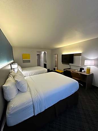 Queen Room with Two Queen Beds - Accessible/Non-Smoking