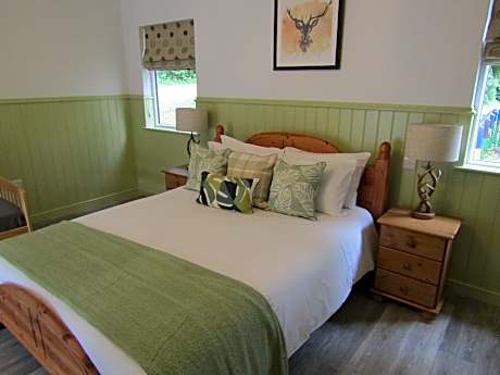 Lodge-Premium-Ensuite with Shower-Garden View-Lodge 1