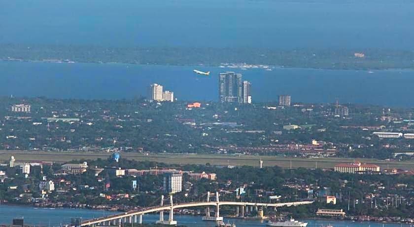 RedDoorz At Fat J Apartelle Mactan