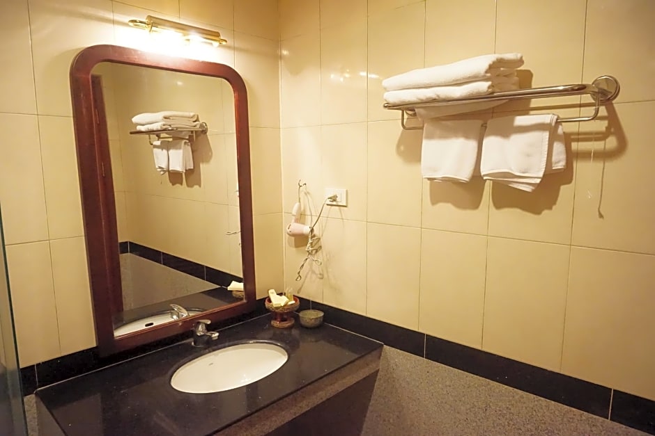 Vansana Riverside Hotel