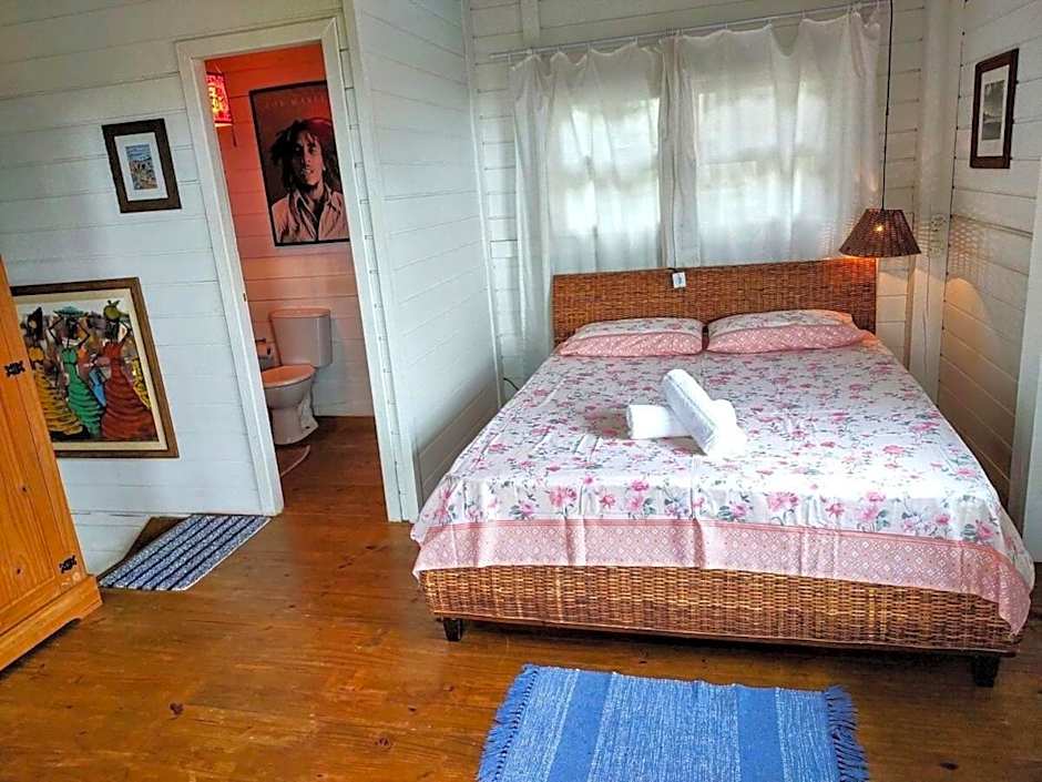 Cabana com vista mar, nascer do sol e lua cheia