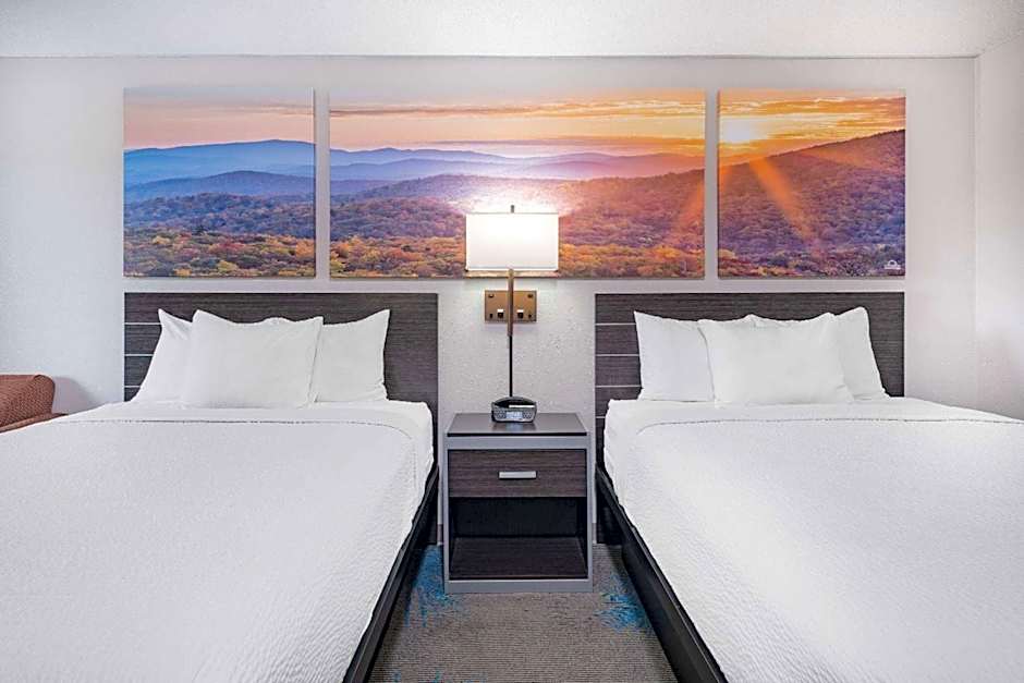 Days Inn by Wyndham Hamilton
