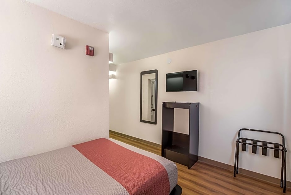 Motel 6-Fargo, ND - West Acres - North Fargo