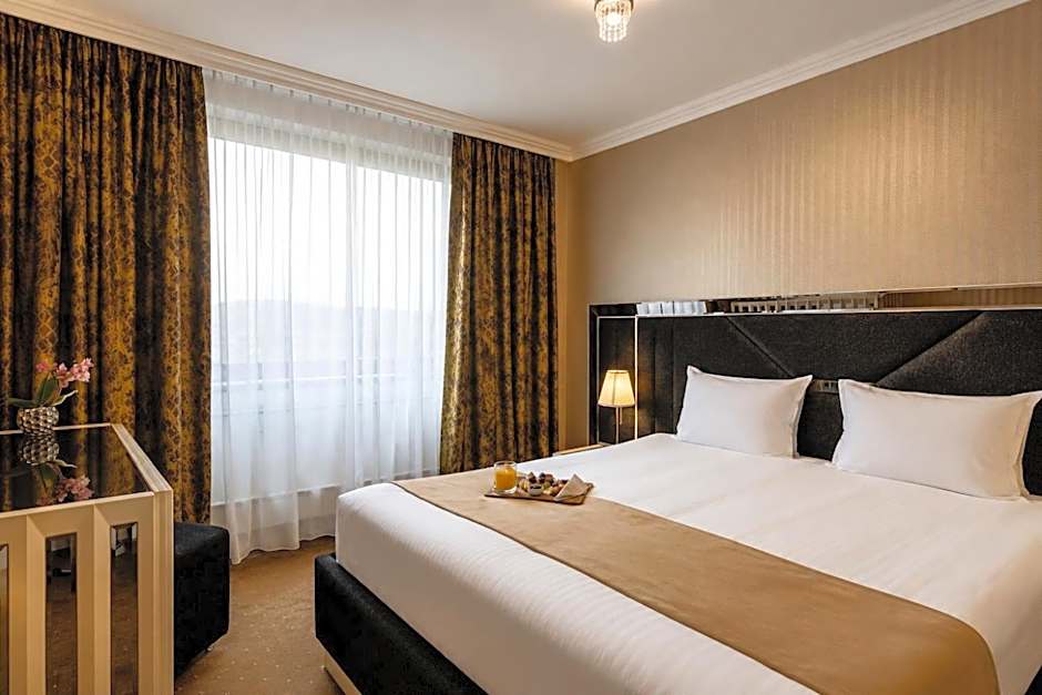 Astoria Grand Hotel