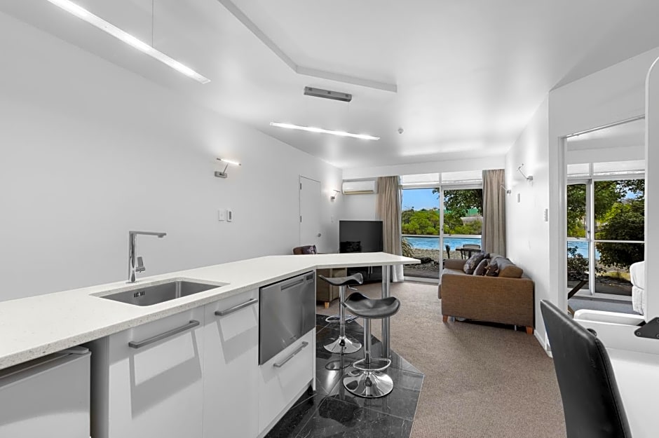 Trailways Hotel Nelson