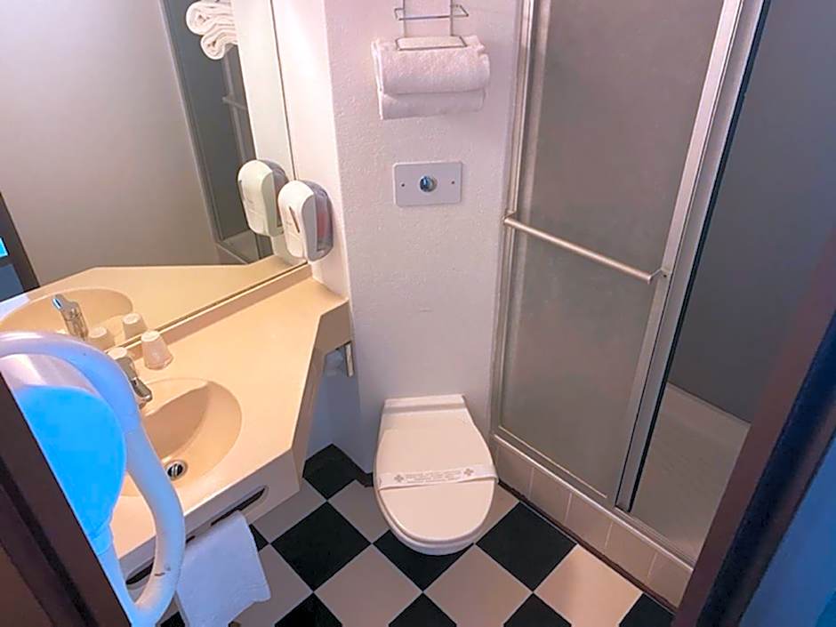 Kyriad Design Enzo De Vierzon