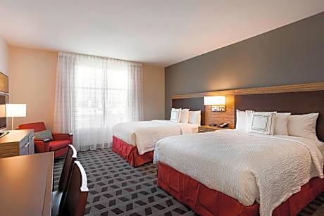 Studio with Two Queen Beds - Hearing Accessible