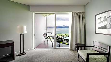 Premium Twin Room - Non-Smoking