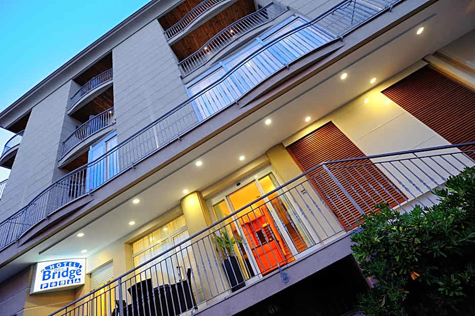 Hotel Bridge