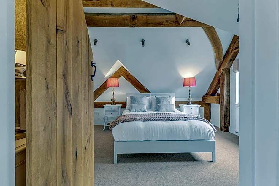 Hiron's Piece - Hot Tub Packages Available