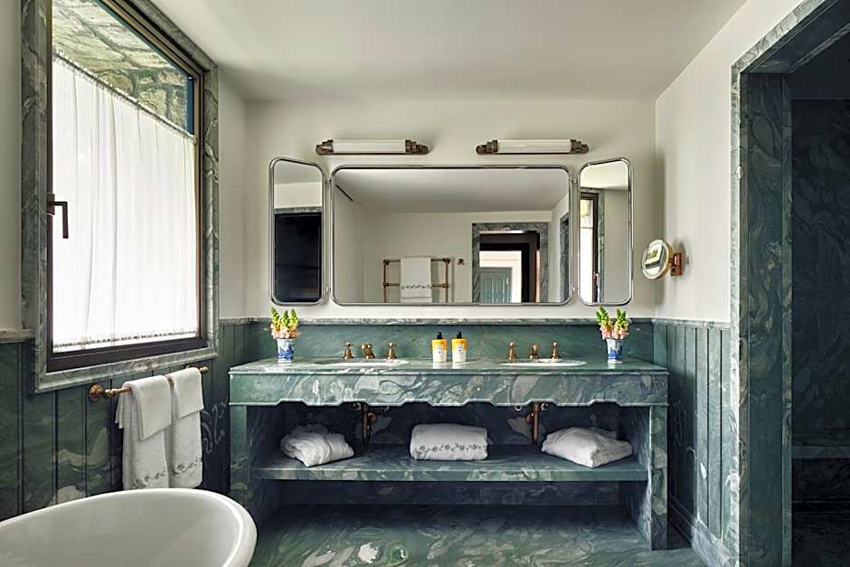 Photo 1 of 12 of Junior Suite
