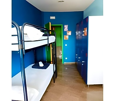 Private Quadruple With Shared Bathroom