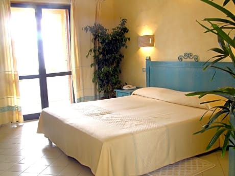 Triple Classic 2 Adults + 1 Child