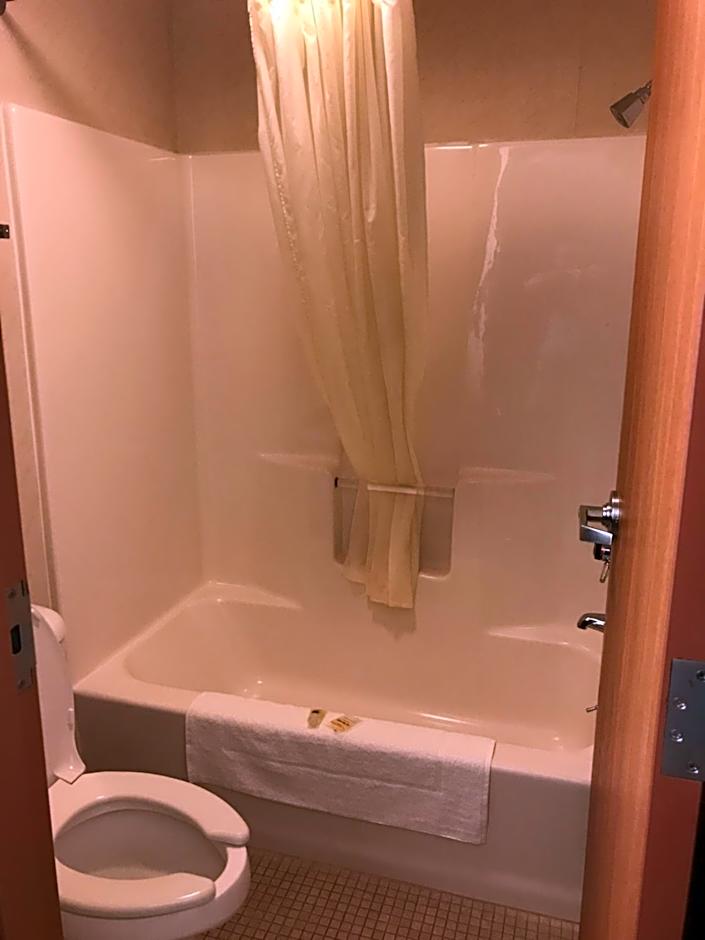 Econo Lodge Inn & Suites Oconto