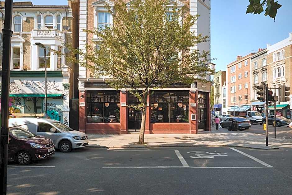 THE KNIGHT OF NOTTINGHILL