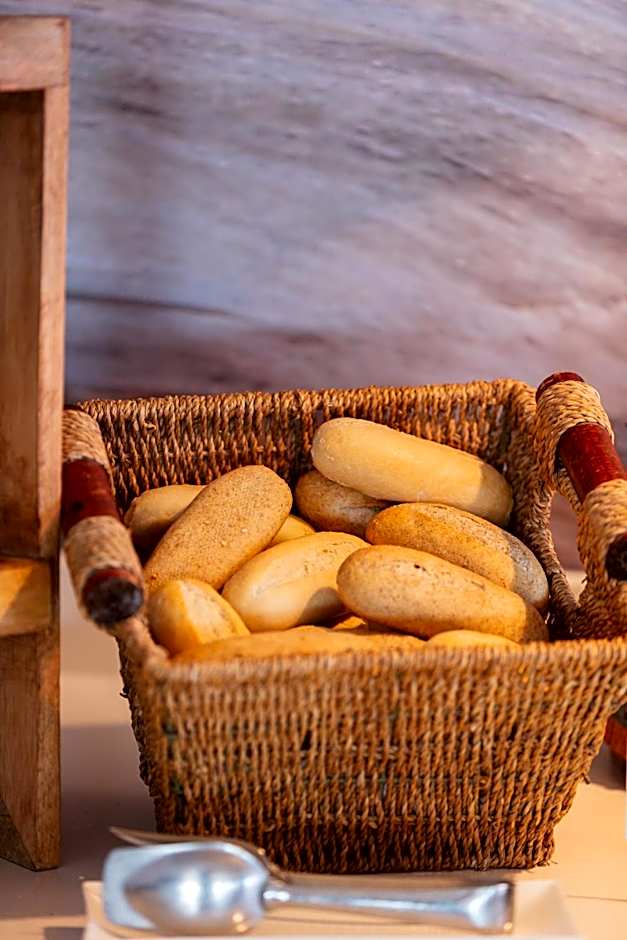 Golden Bay Boutique Hotel & Bungalows