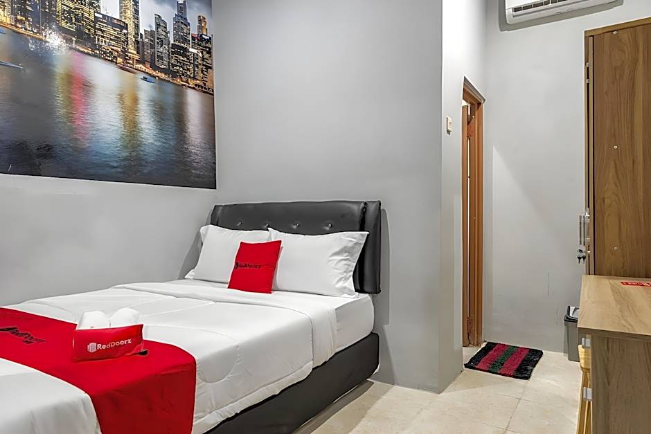 RedDoorz @ Jemursari Surabaya 2