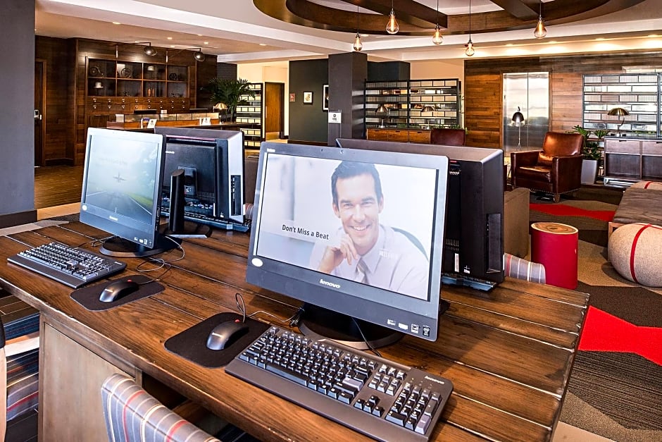 Radisson Hotel Detroit Metro Airport