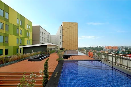 Pool Access King Room