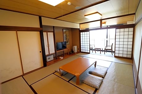 Japanese-Style Room - Smoking