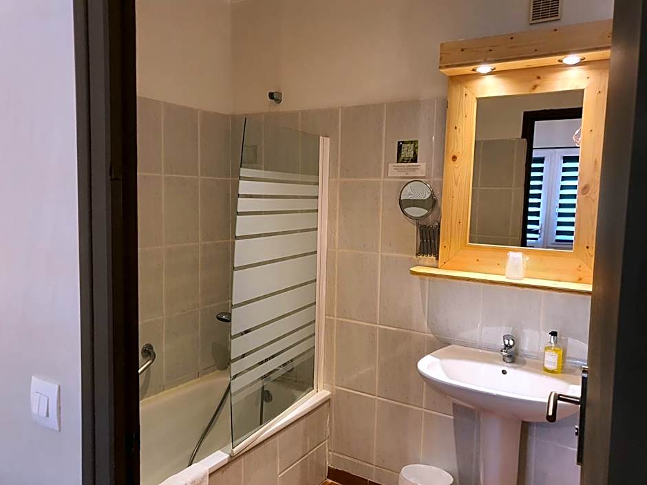 Logis Hôtel Restaurant L'Escarbille