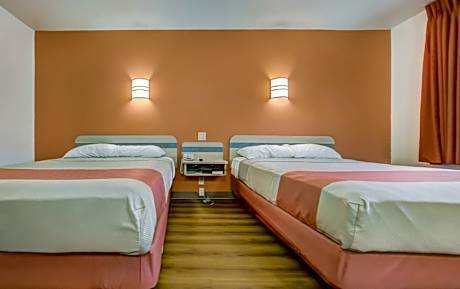 Deluxe Queen Room with Two Queen Beds - Non-Smoking