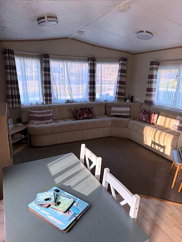 2 Bedroom Lakeview Lodge - Ensuite & Balcony Deck