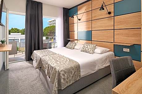 Standard Double or Twin Room with Balcony and Garden View
