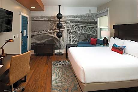 King Room - Mobility Access/Hearing Accessible